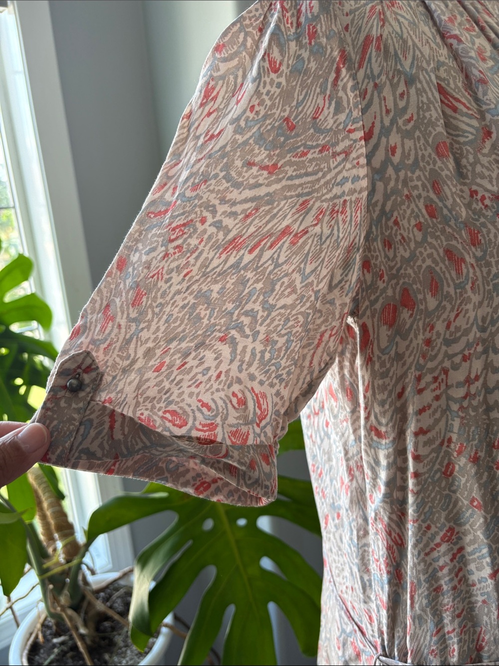 Button-Front Midi Dress with Tie Waist in Pink and Gray Print - Picture 3 of 6